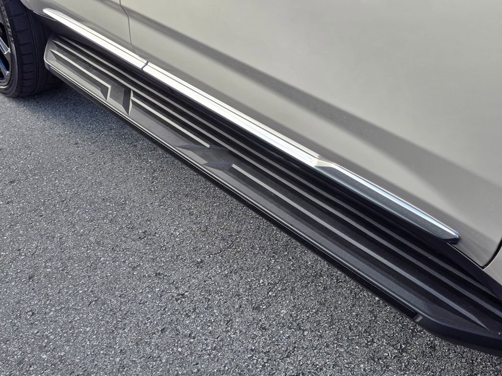 Used 2023 Cadillac Escalade Premium Luxury image 12