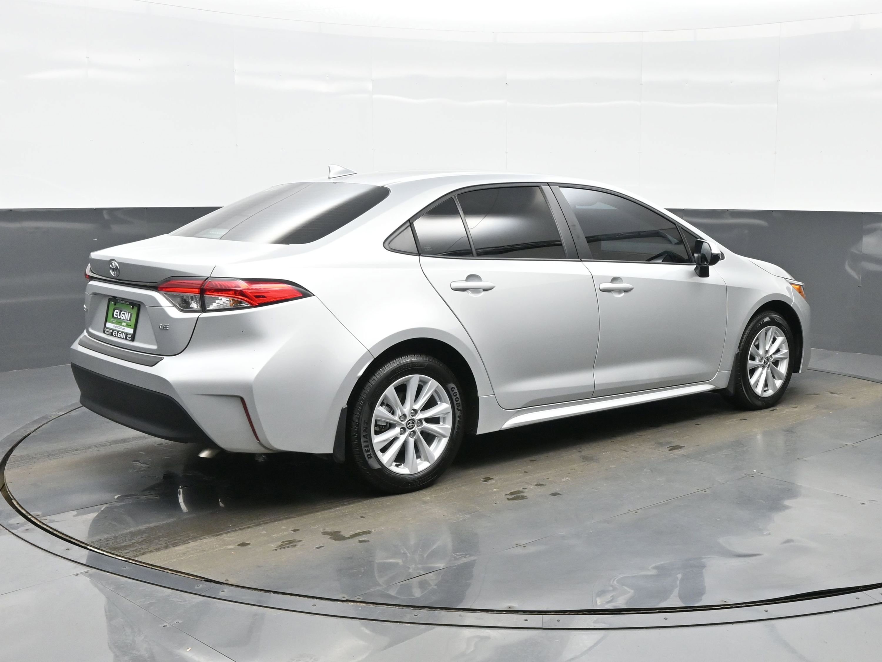 Used 2025 Toyota Corolla LE w/ LE Premium Package image 6