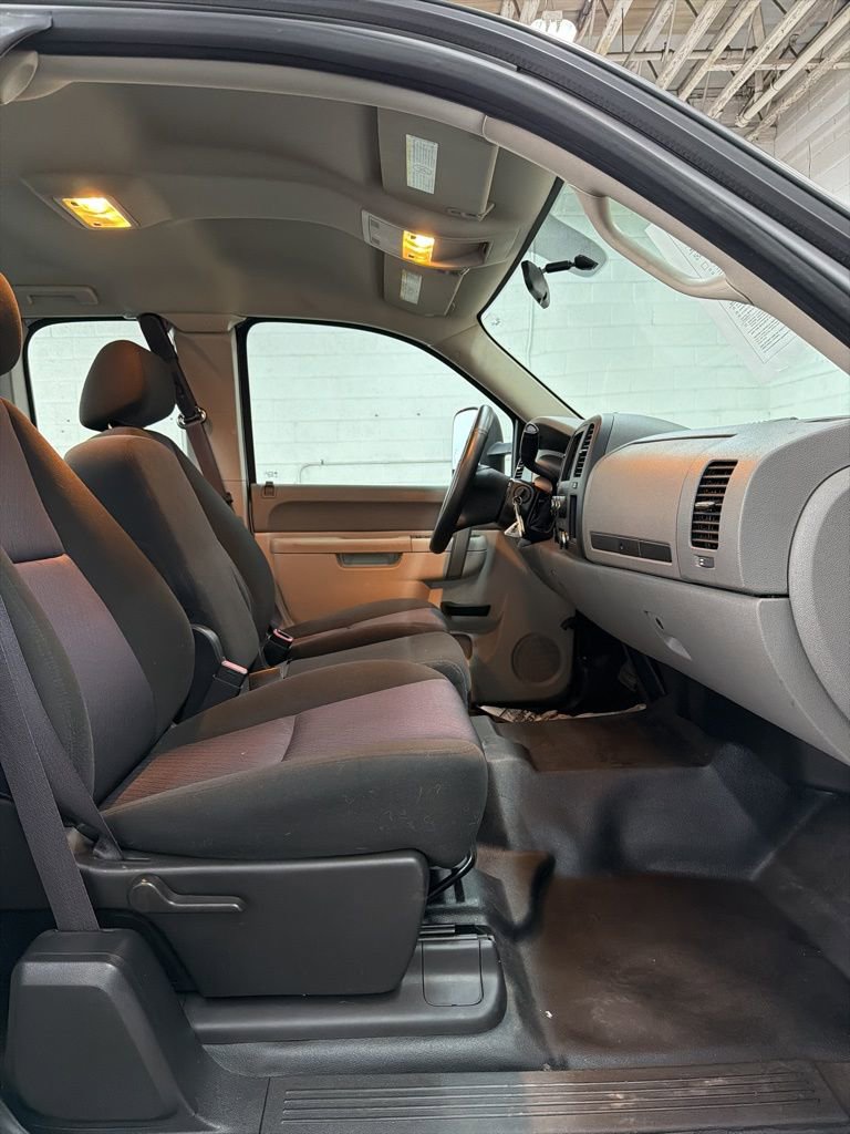 Used 2013 Chevrolet Silverado 3500 W/T image 25