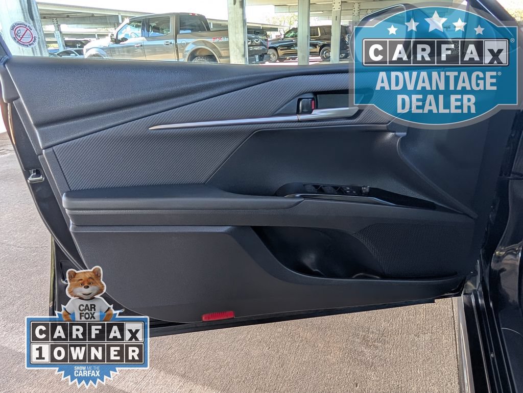 Used 2025 Toyota Camry SE FWD image 13