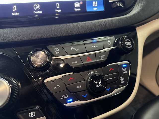 Used 2024 Chrysler Pacifica Touring-L FWD image 29