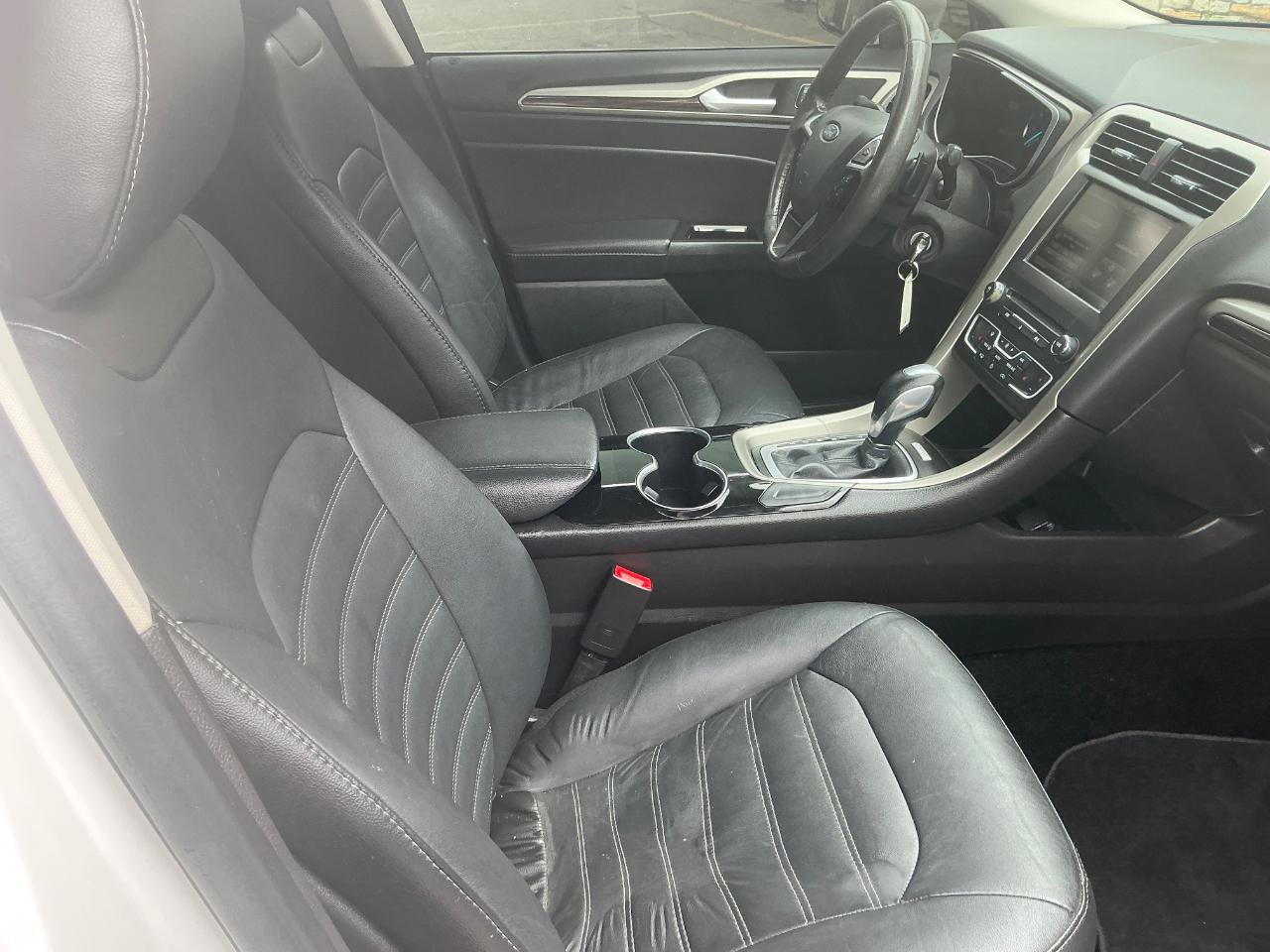 Used 2016 Ford Fusion SE w/ Equipment Group 202A FWD image 10