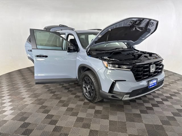 Used 2024 Honda Pilot TrailSport image 16