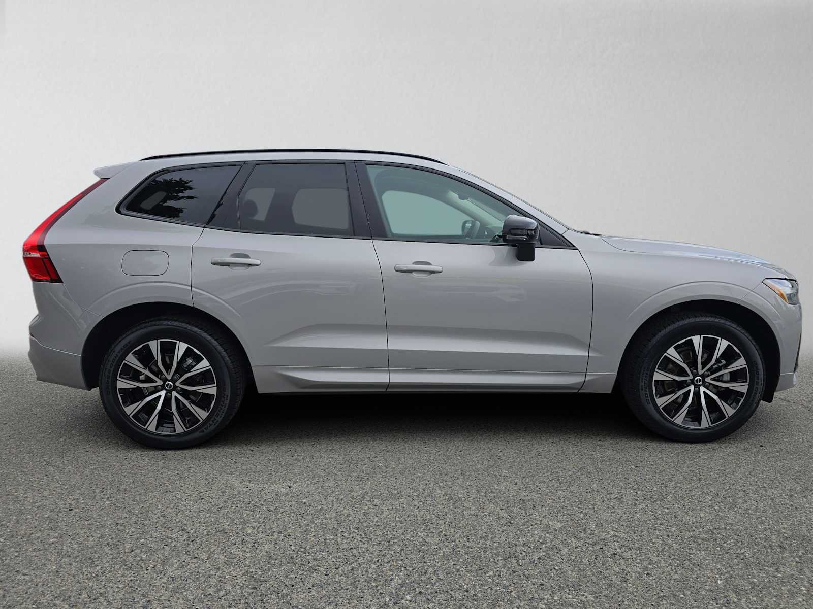 Certified 2024 Volvo XC60 B5 Core w/ Protection Package Premier AWD/4WD image 2