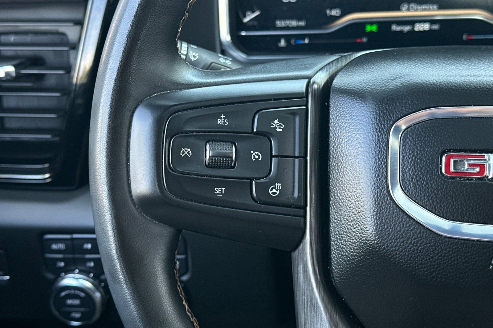 Used 2024 GMC Sierra 2500 AT4 w/ AT4 Premium Plus Package AWD/4WD image 32