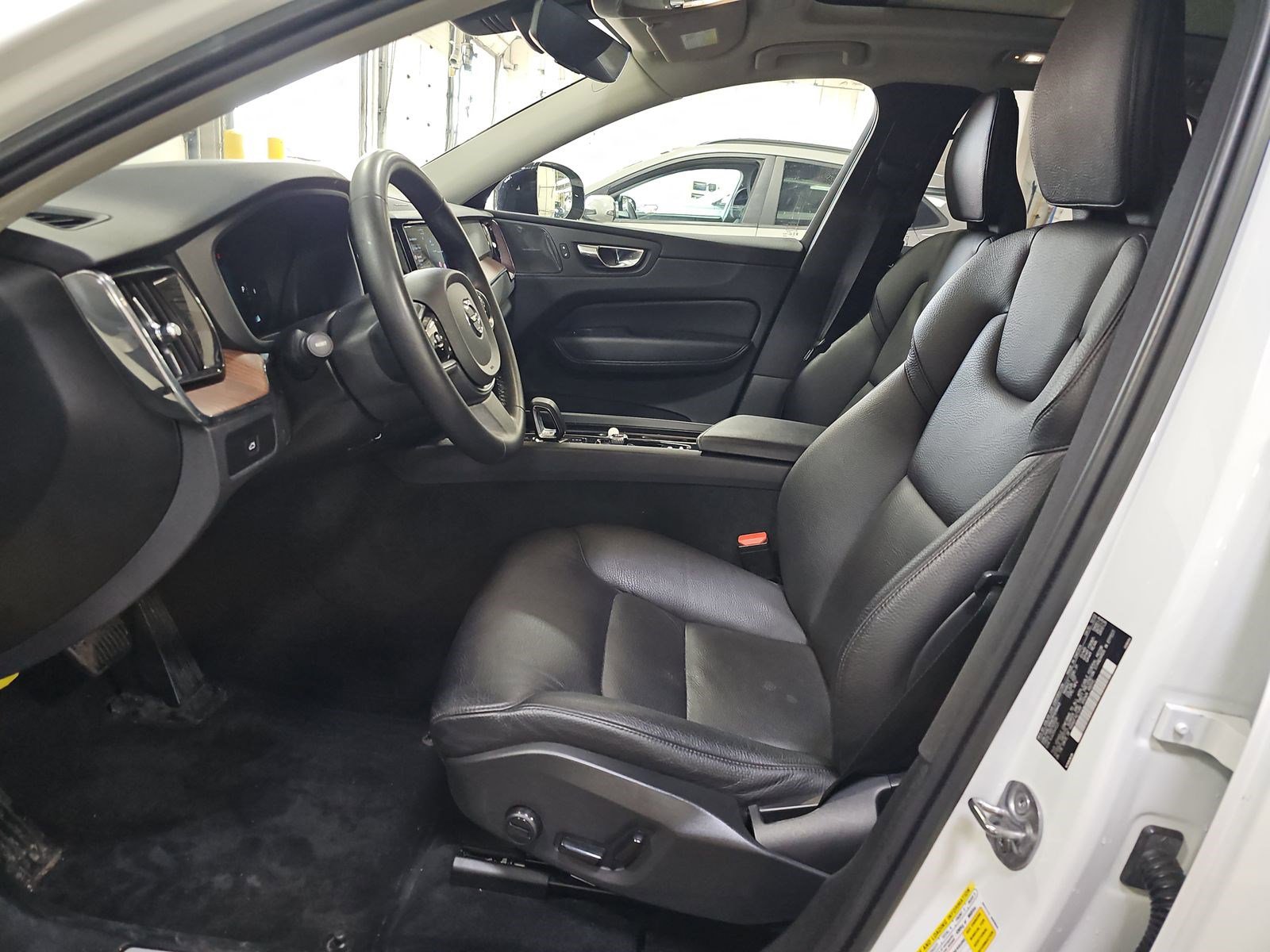 Used 2023 Volvo XC60 B5 Plus w/ Climate Package image 7