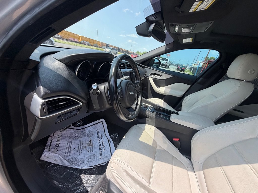 Used 2017 Jaguar F-PACE Prestige AWD/4WD image 18
