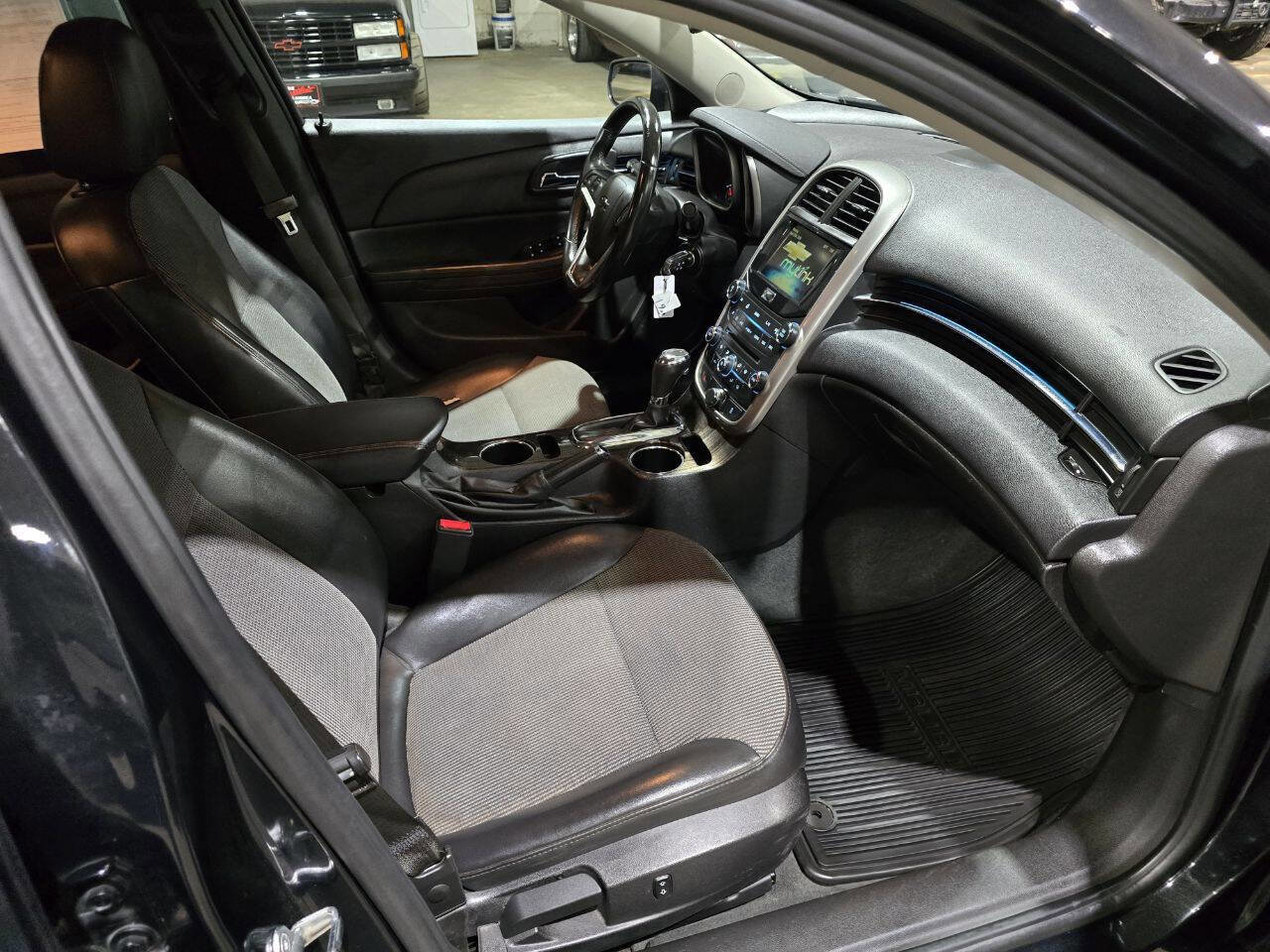 Used 2015 Chevrolet Malibu LT FWD image 30