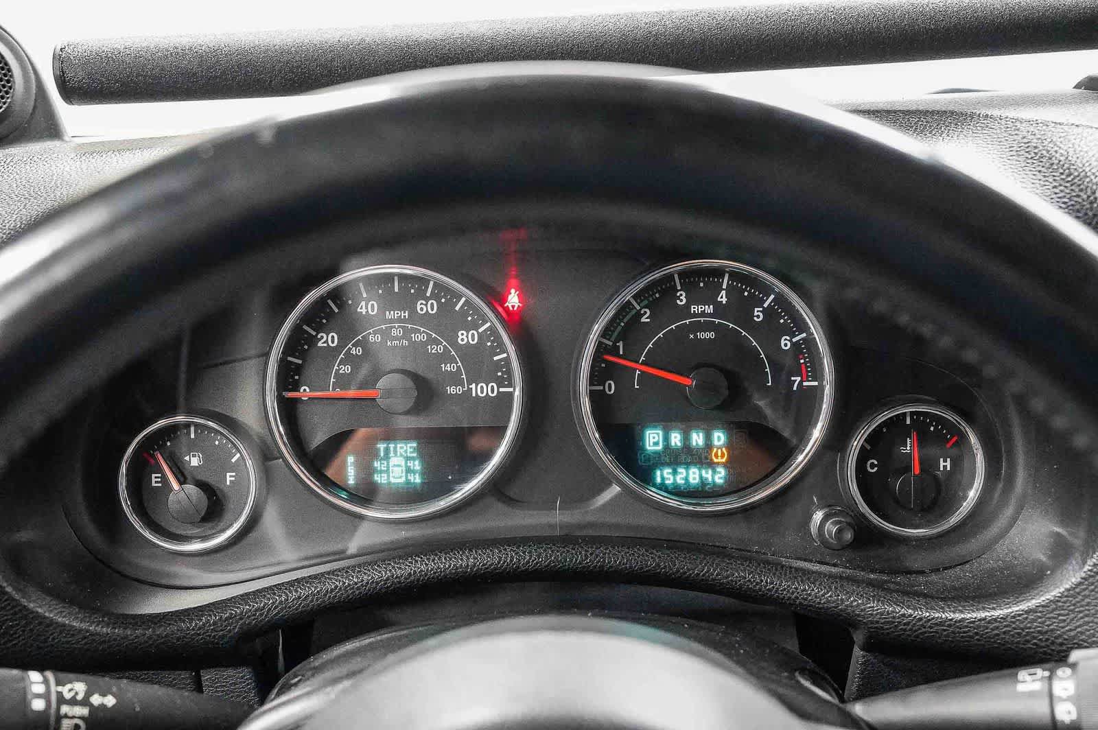 Used 2014 Jeep Wrangler Unlimited Sahara w/ Connectivity Group AWD/4WD image 24