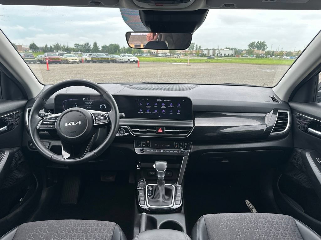 Used 2025 Kia Seltos S AWD/4WD image 19