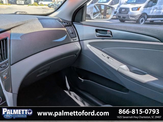 Used 2015 Hyundai Sonata Limited w/ Option Group 02 FWD image 15