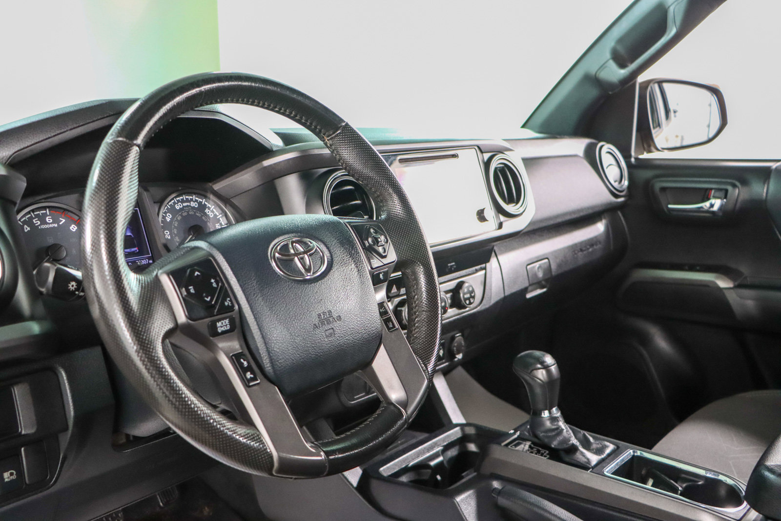 Used 2019 Toyota Tacoma TRD Sport image 25