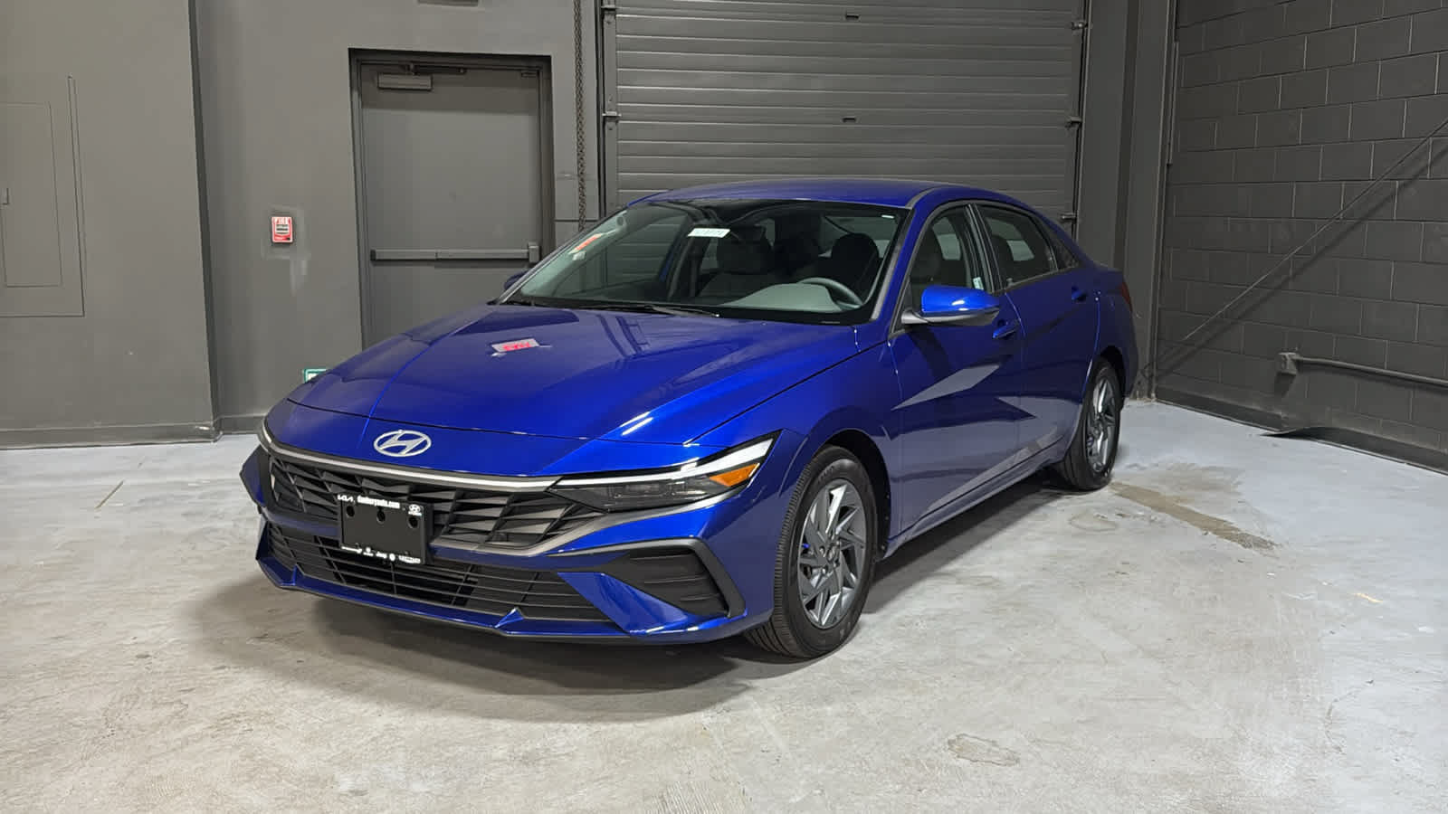 Used 2024 Hyundai Elantra SEL FWD image 3