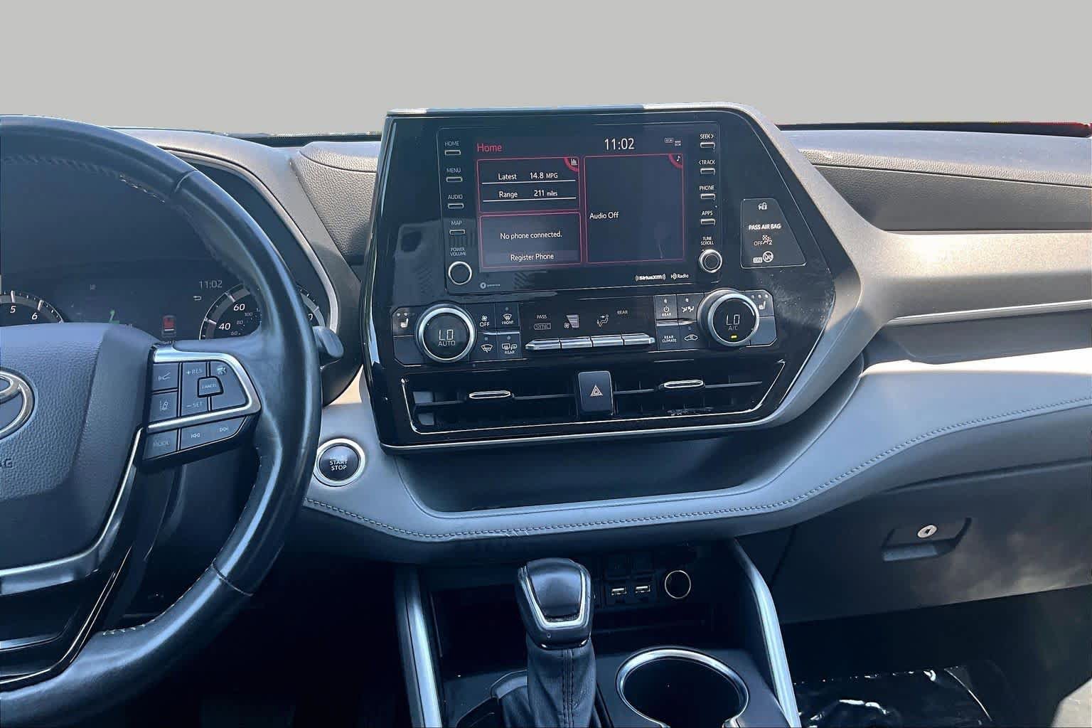 Used 2021 Toyota Highlander XLE AWD/4WD image 7