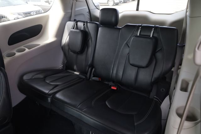 Used 2023 Chrysler Pacifica Touring-L image 22