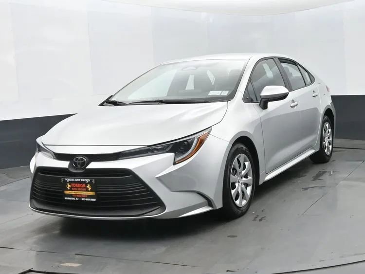 Used 2025 Toyota Corolla LE image 1