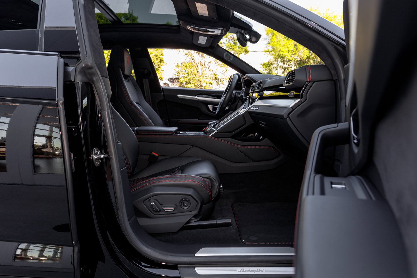 Used 2022 Lamborghini Urus image 31