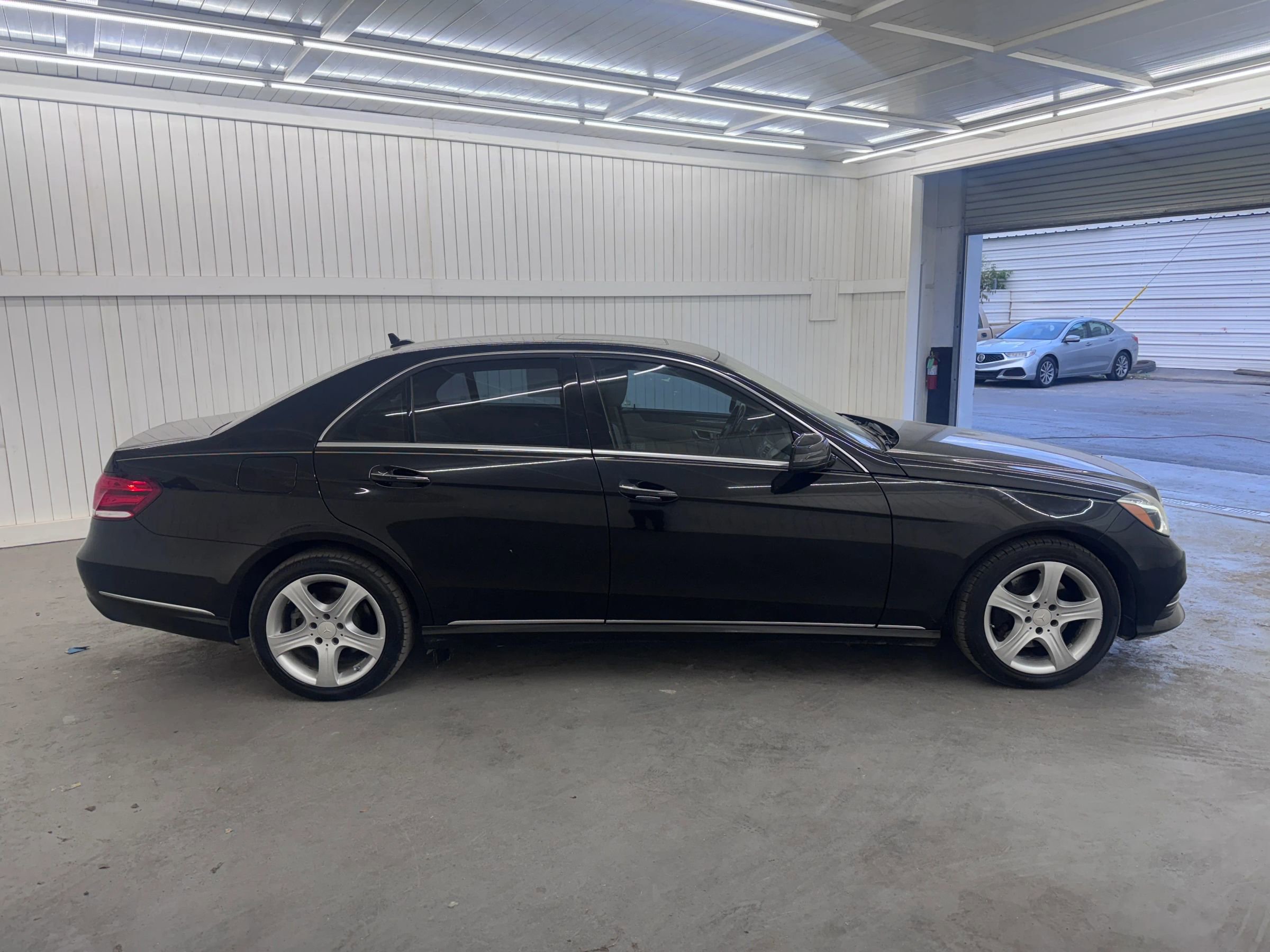Used 2014 Mercedes-Benz E 350 Sedan image 4