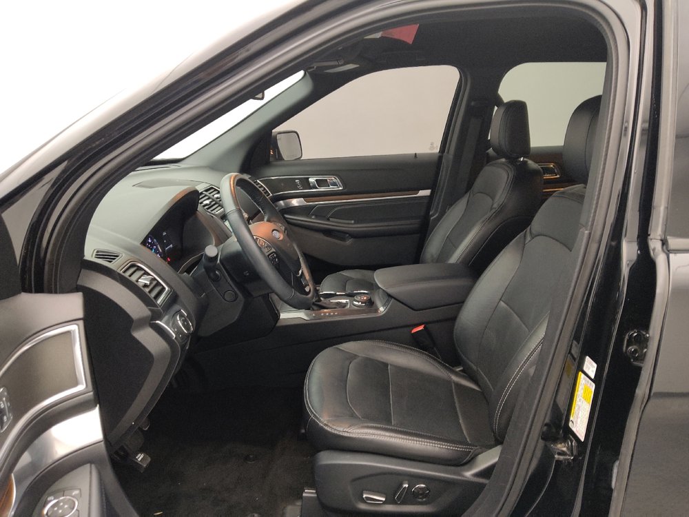 Used 2018 Ford Explorer Limited w/ Equipment Group 301A AWD/4WD image 17