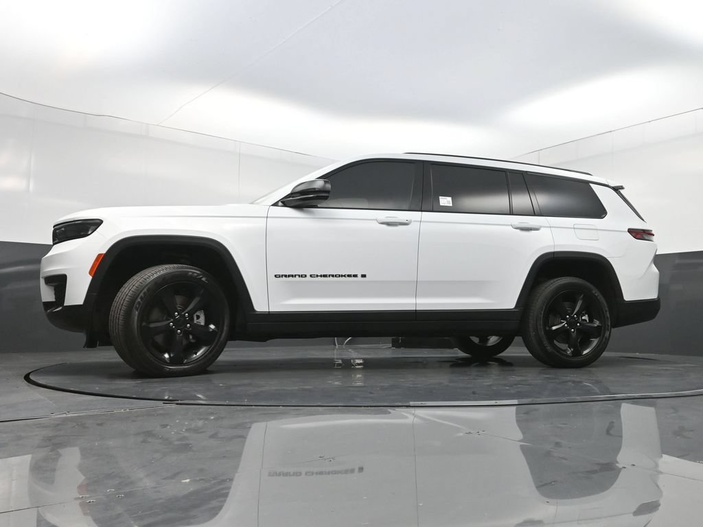 Used 2023 Jeep Grand Cherokee L Laredo AWD/4WD image 31