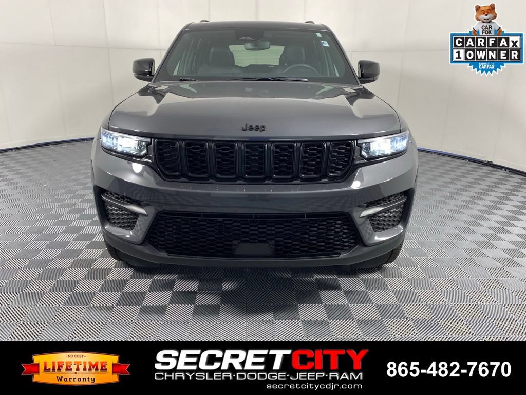 Used 2023 Jeep Grand Cherokee Altitude AWD/4WD image 2