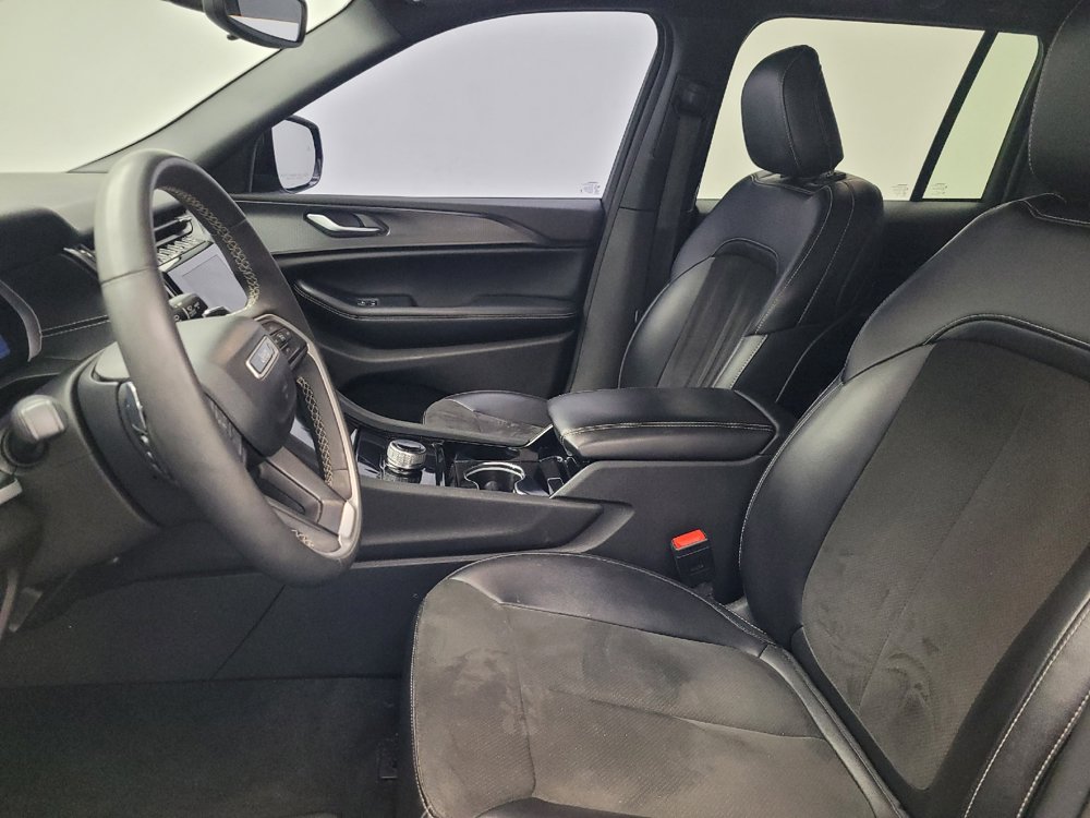 Used 2023 Jeep Grand Cherokee Altitude AWD/4WD image 17