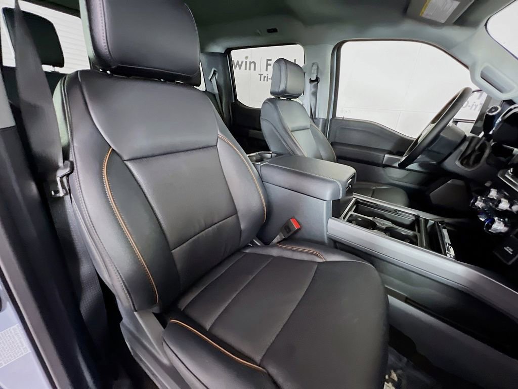 New 2026 Ford F250 Lariat w/ Black Appearance Package image 17