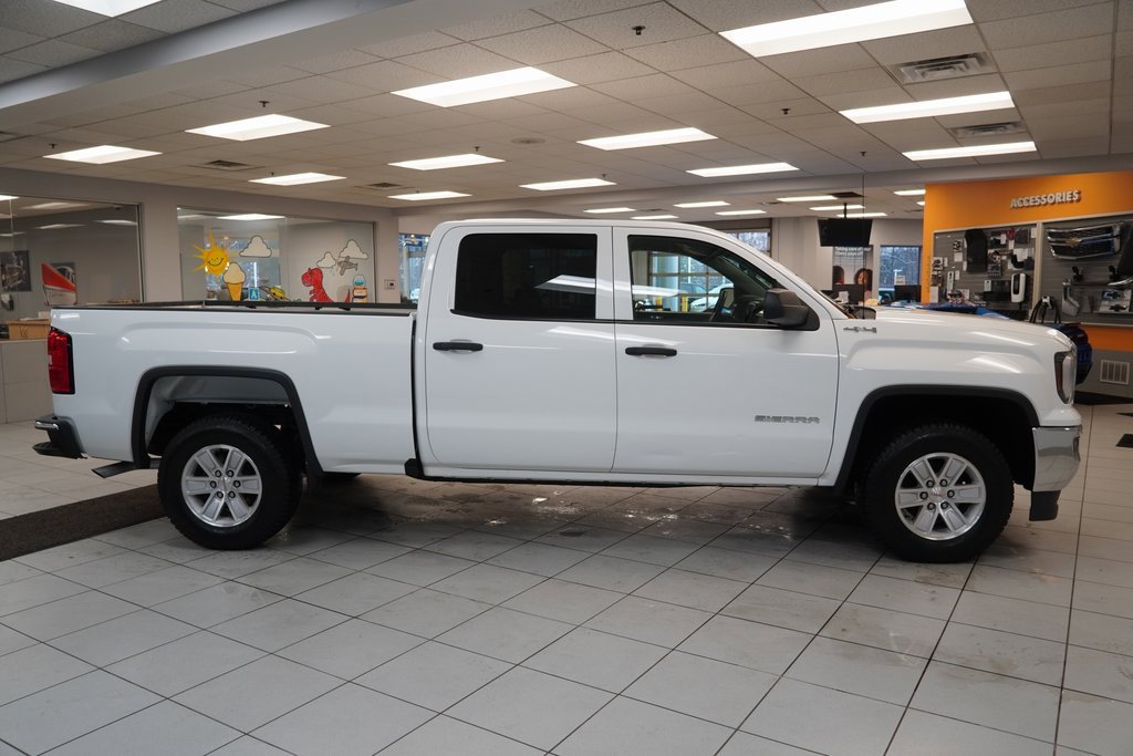 Used 2018 GMC Sierra 1500 4x4 Crew Cab w/ Sierra Convenience Package image 12