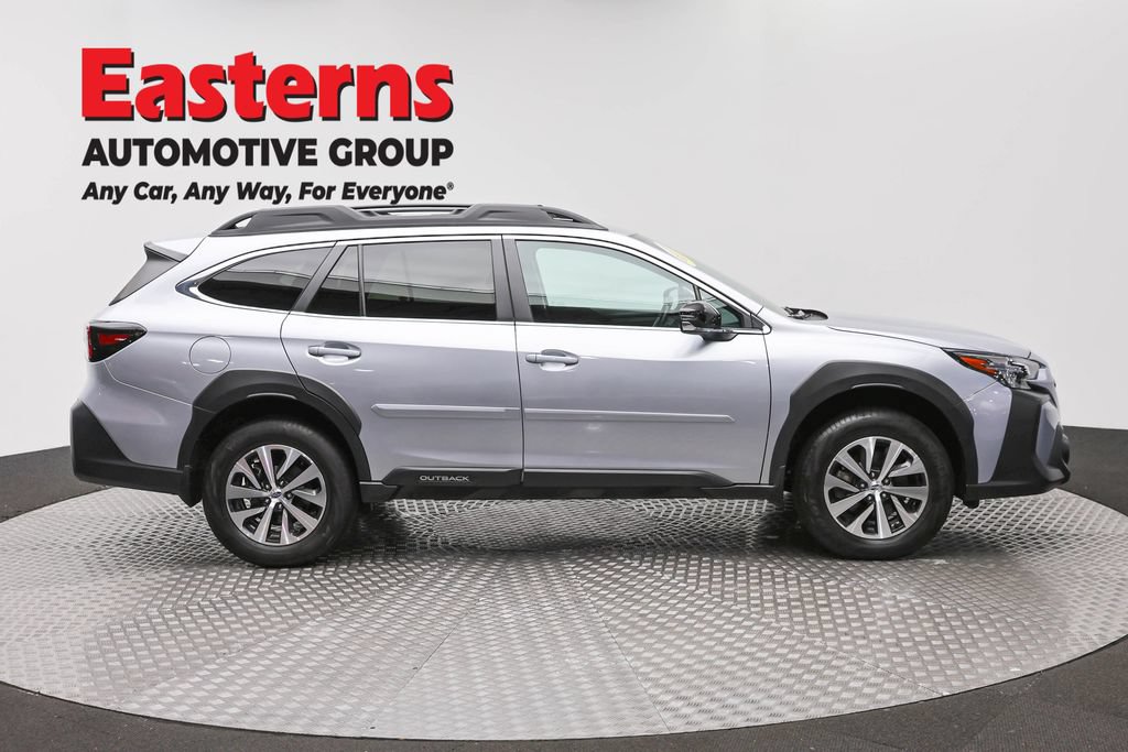 Used 2025 Subaru Outback Premium AWD/4WD image 4