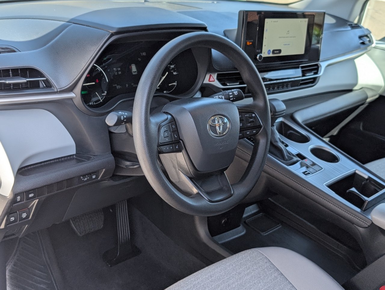 Used 2025 Toyota Sienna LE FWD image 15