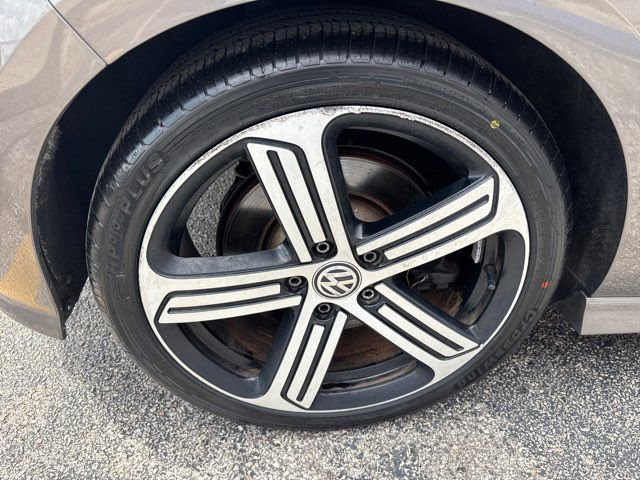 Used 2016 Volkswagen Golf R 4-Door AWD/4WD image 10