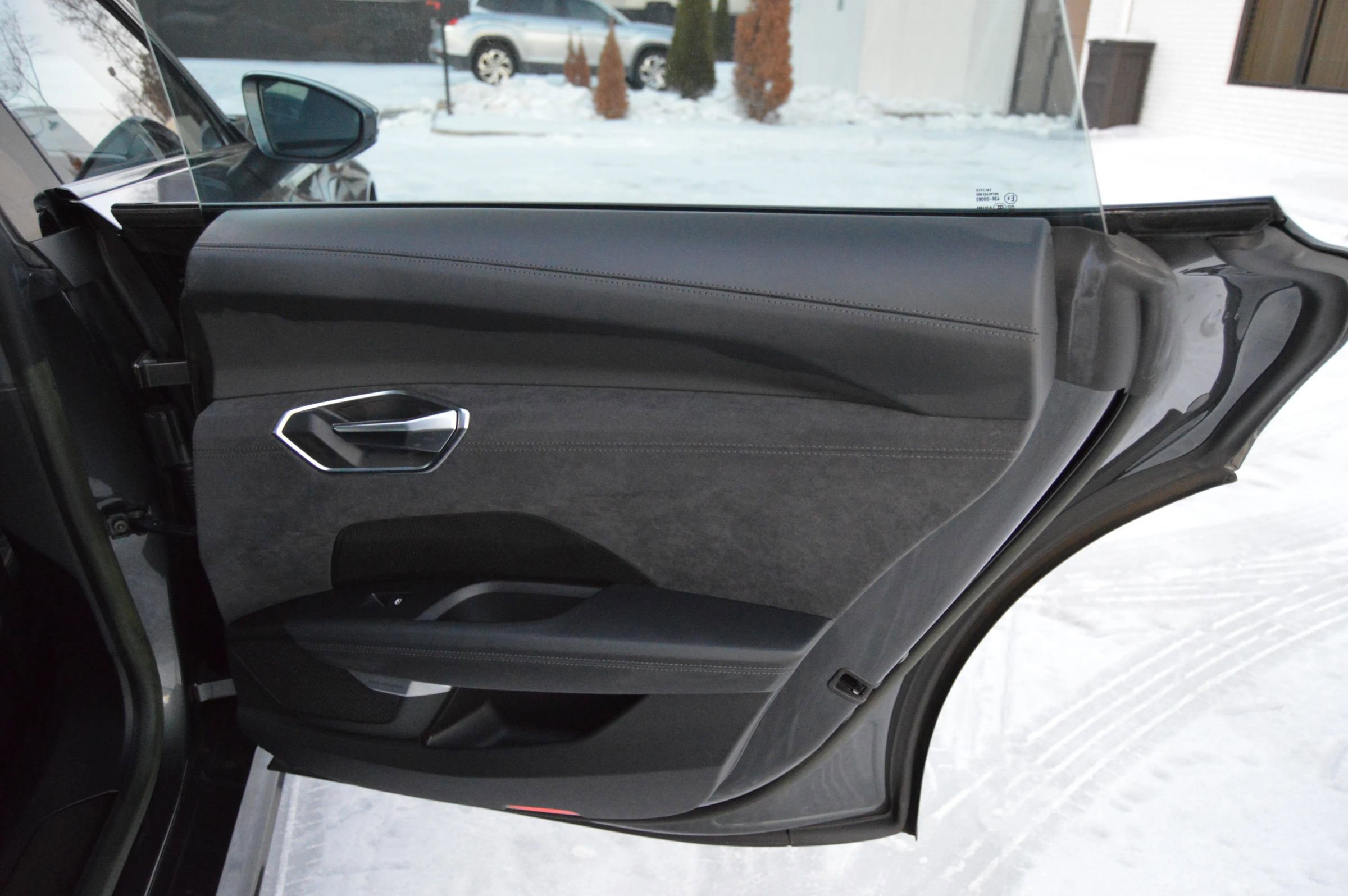 Used 2023 Audi e-tron GT Premium Plus image 33