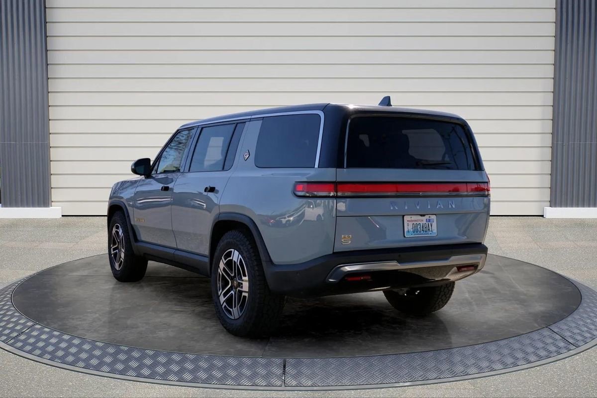 Used 2023 Rivian R1S Adventure image 5