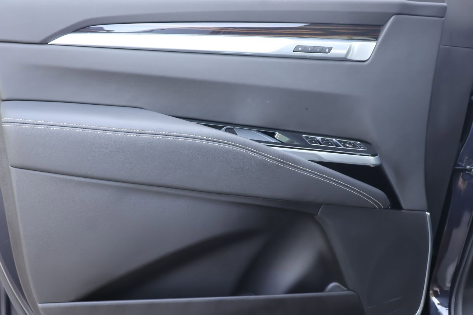 Certified 2025 Cadillac Escalade Premium Luxury AWD/4WD image 9
