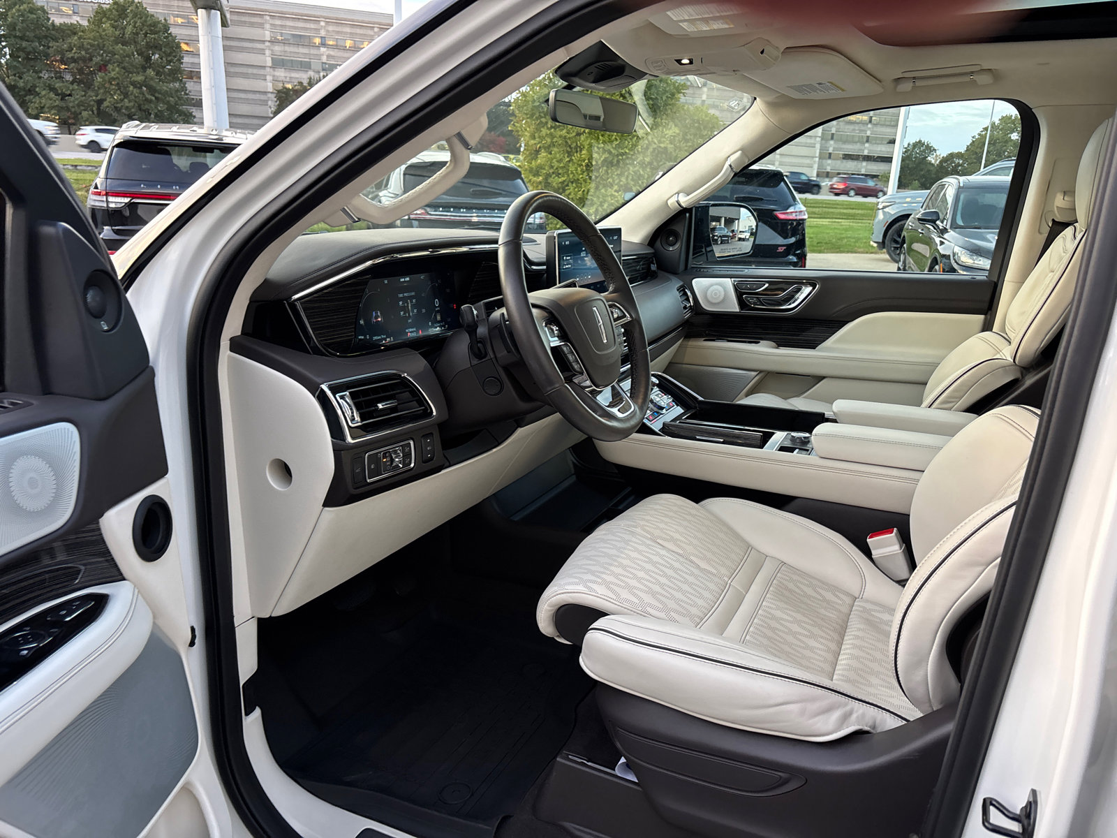 Certified 2024 Lincoln Navigator Black Label image 24