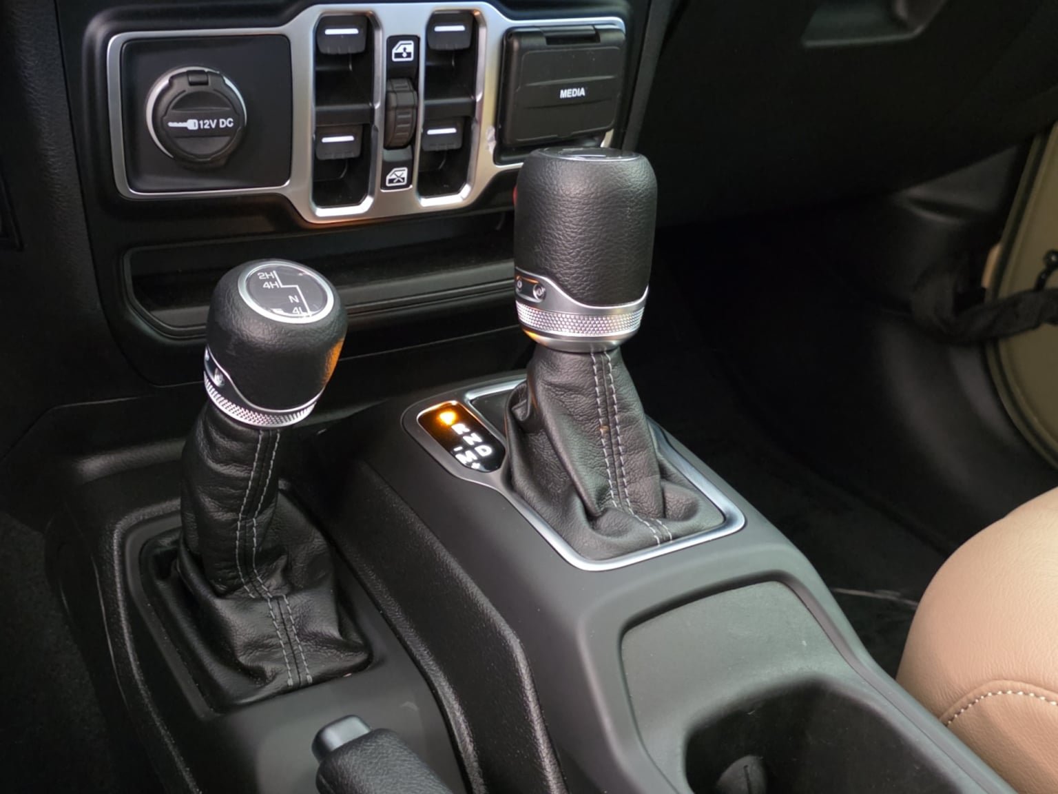 Used 2025 Jeep Gladiator Sport AWD/4WD image 20