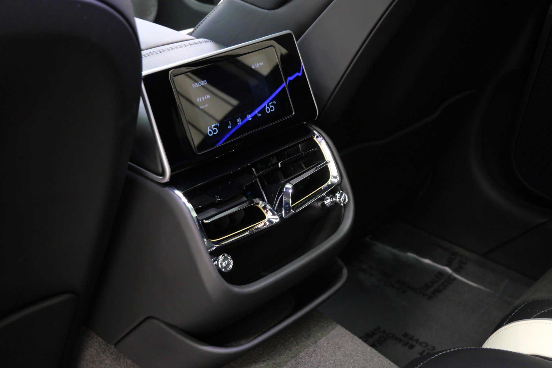 Used 2024 Bentley Flying Spur W12 image 32