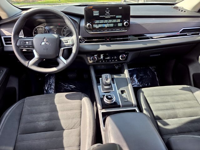 Used 2023 Mitsubishi Outlander SE FWD image 10