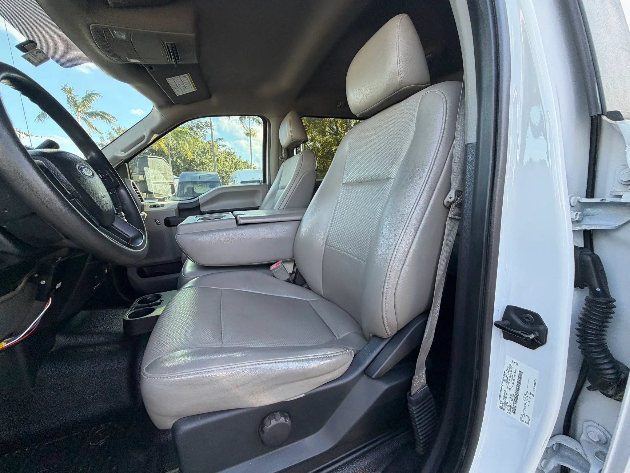 Used 2018 Ford F550 4x4 Crew Cab image 14