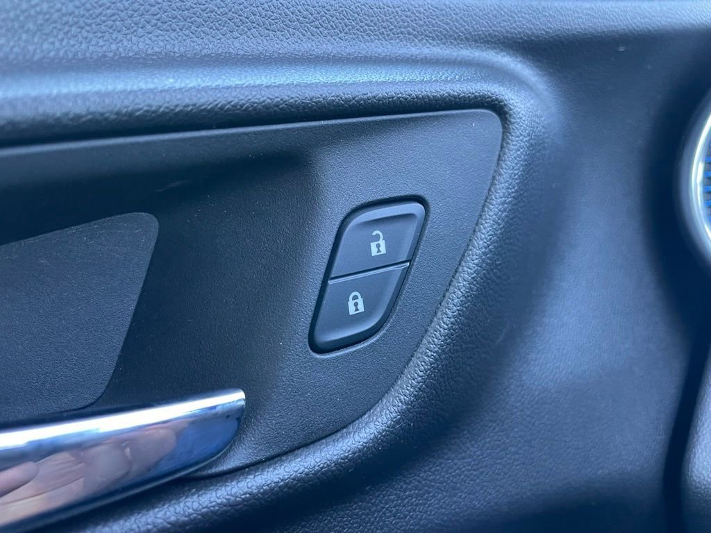 Used 2025 Chevrolet Trax LT FWD image 22