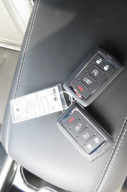 New 2025 Jeep Grand Cherokee Limited w/ Trailer Tow Package image 27