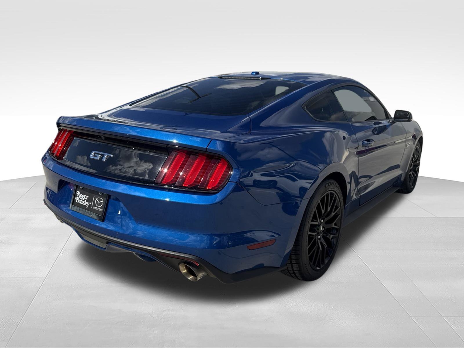 Used 2017 Ford Mustang GT Premium w/ GT Performance Package RWD image 5