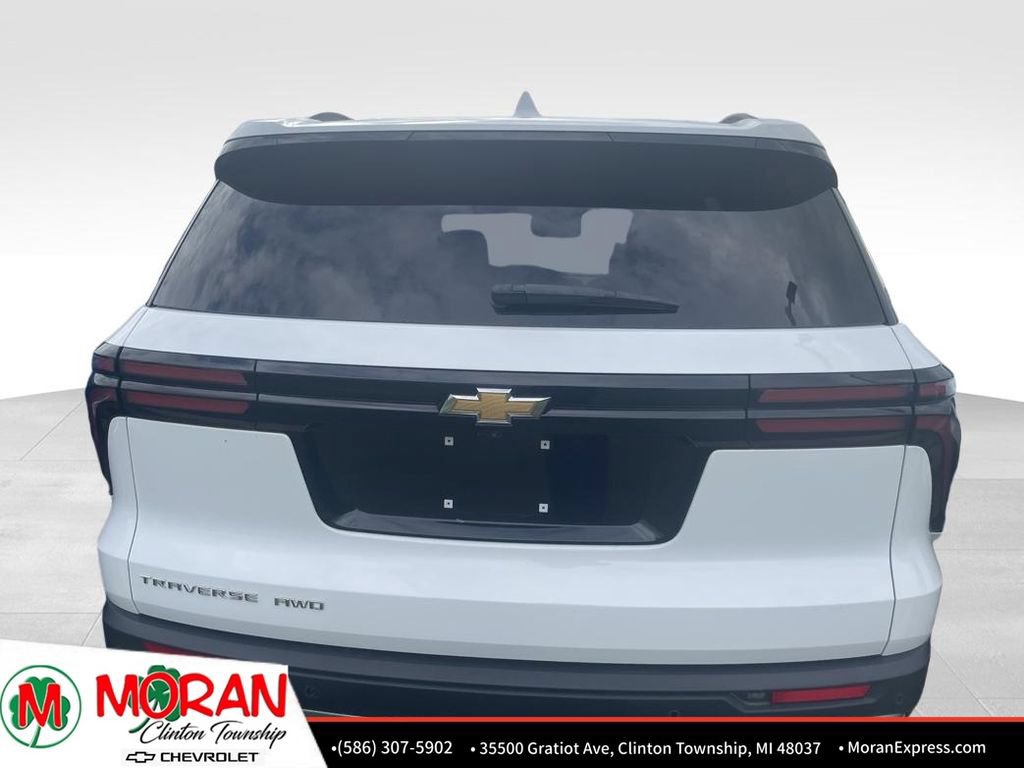 Used 2025 Chevrolet Traverse LT w/ Driver Confidence Package AWD/4WD image 4