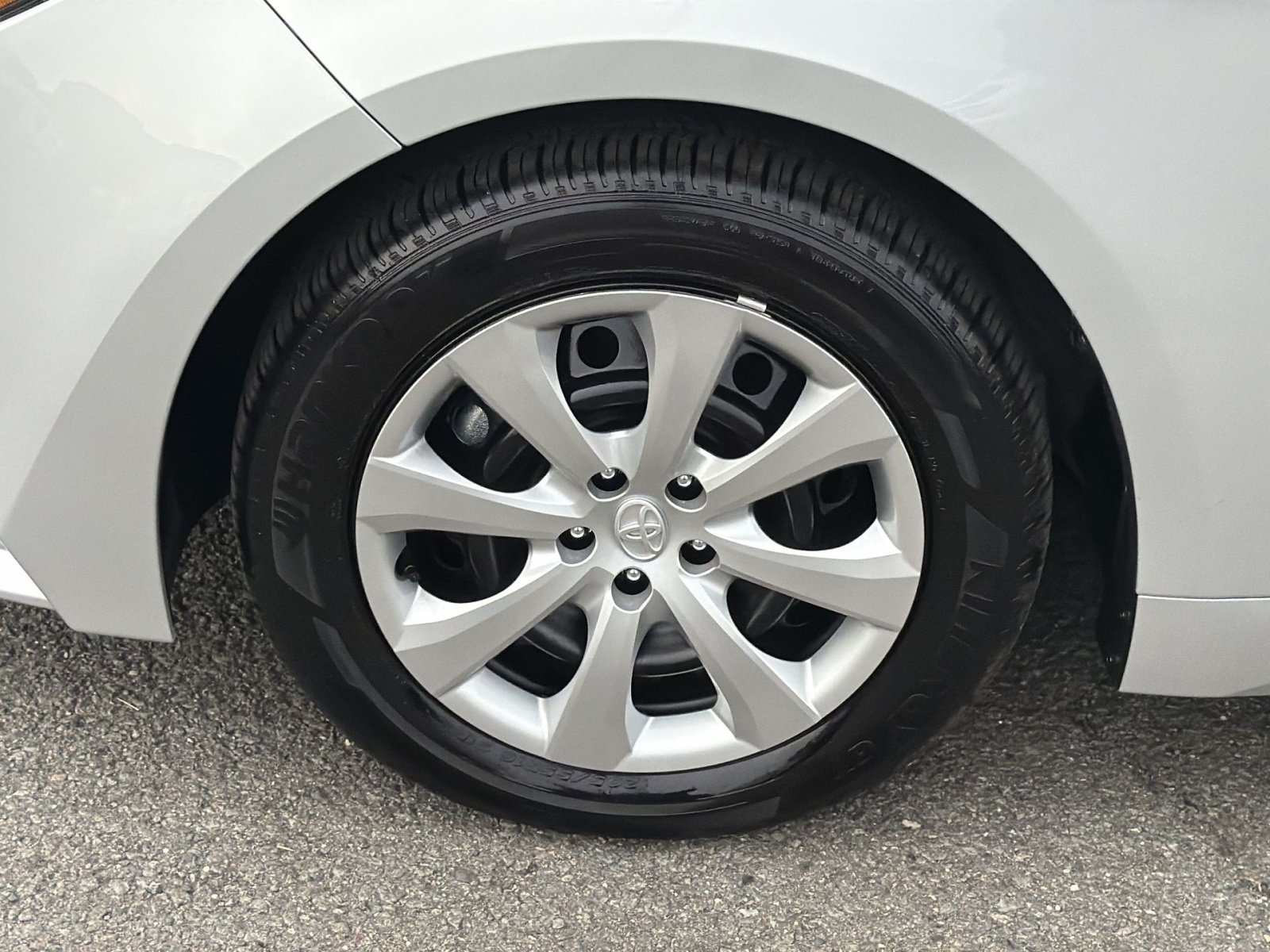Used 2026 Toyota Corolla LE FWD image 12