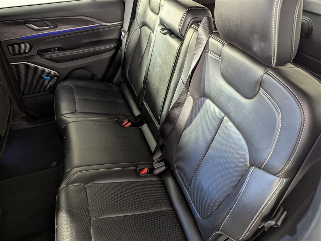 Used 2023 Jeep Grand Cherokee Overland image 14