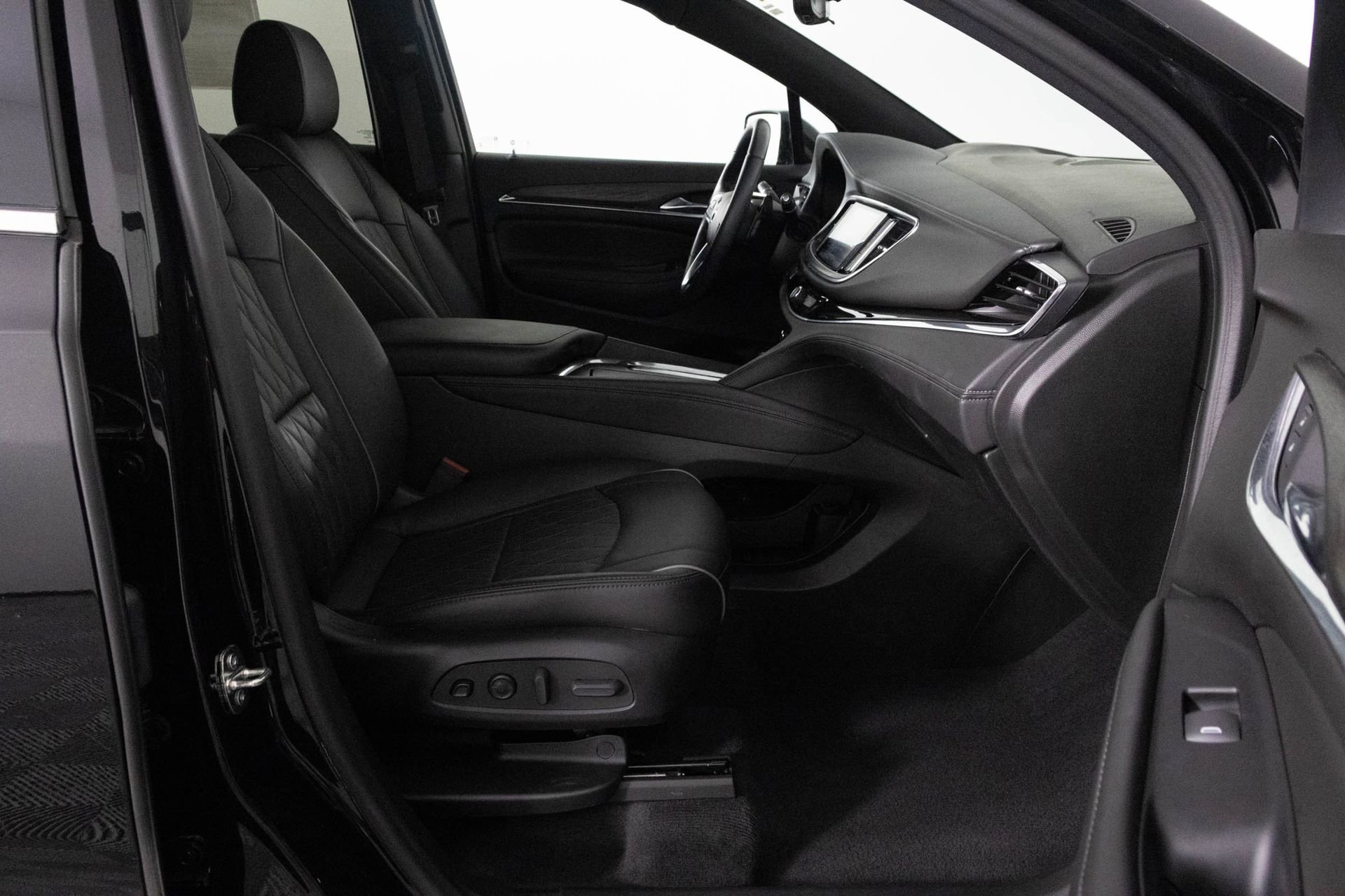 Certified 2023 Buick Enclave Avenir w/ Avenir Technology Package image 40