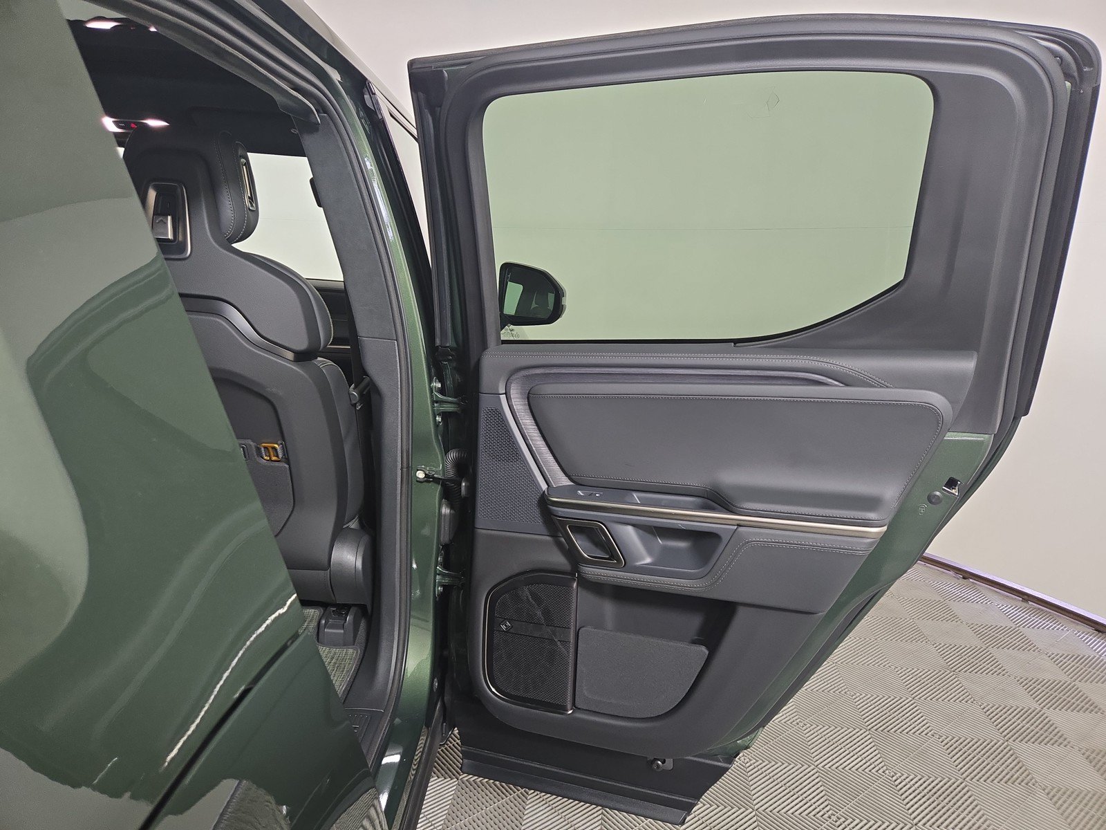 Used 2024 Rivian R1T Adventure AWD/4WD image 19