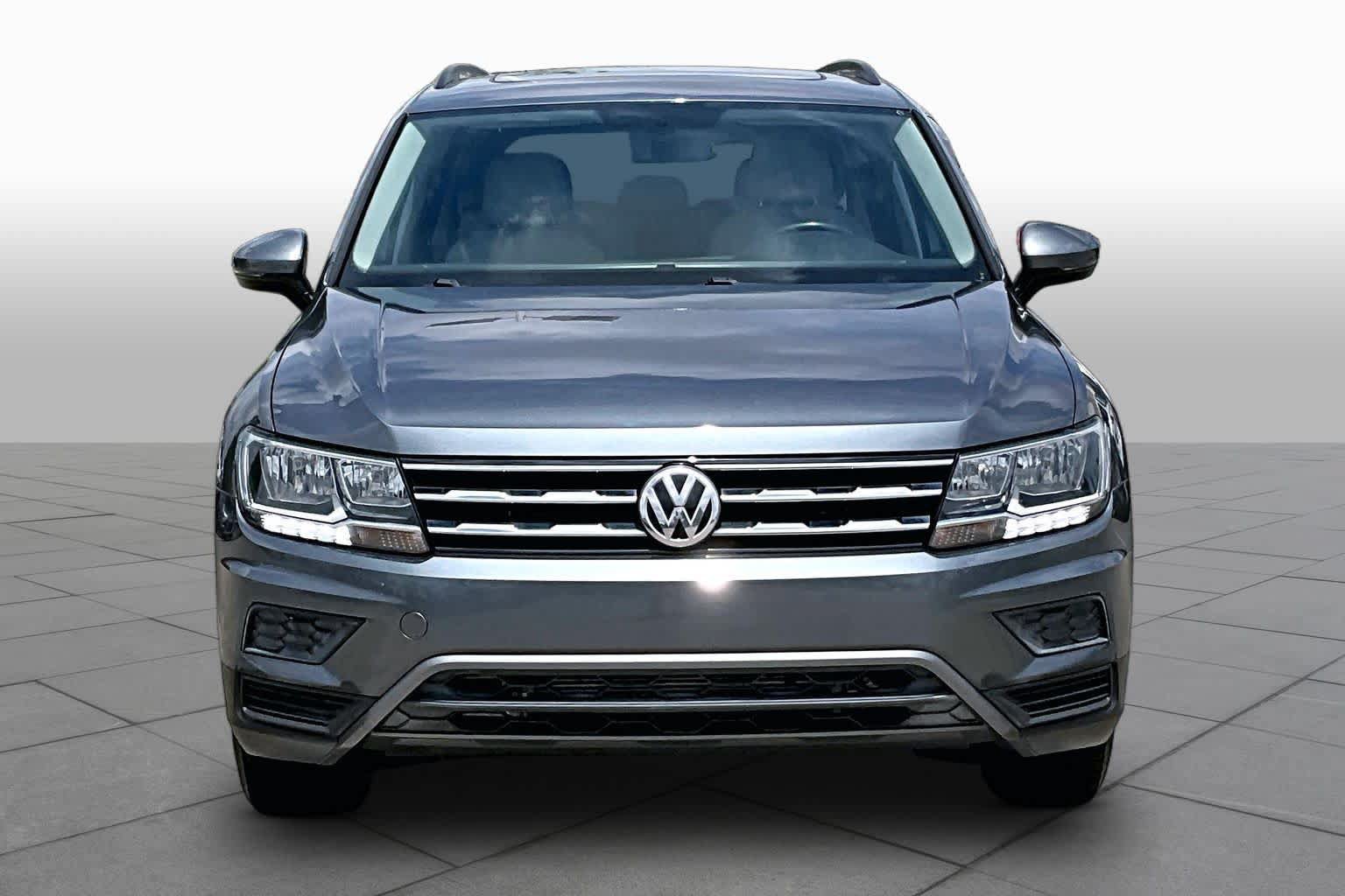 Used 2019 Volkswagen Tiguan SE w/ Panoramic Sunroof Package FWD image 4