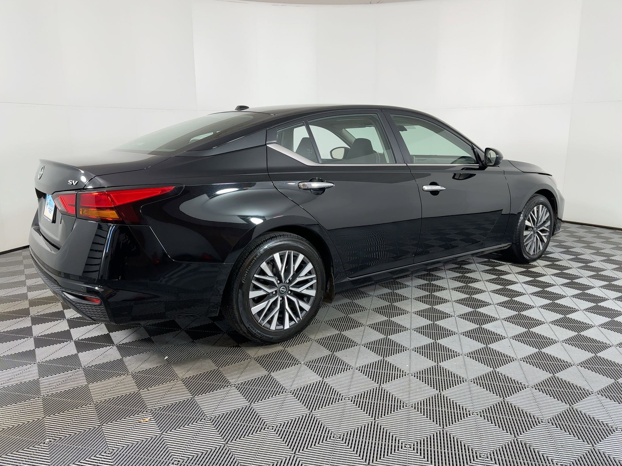 Used 2024 Nissan Altima 2.5 SV image 6