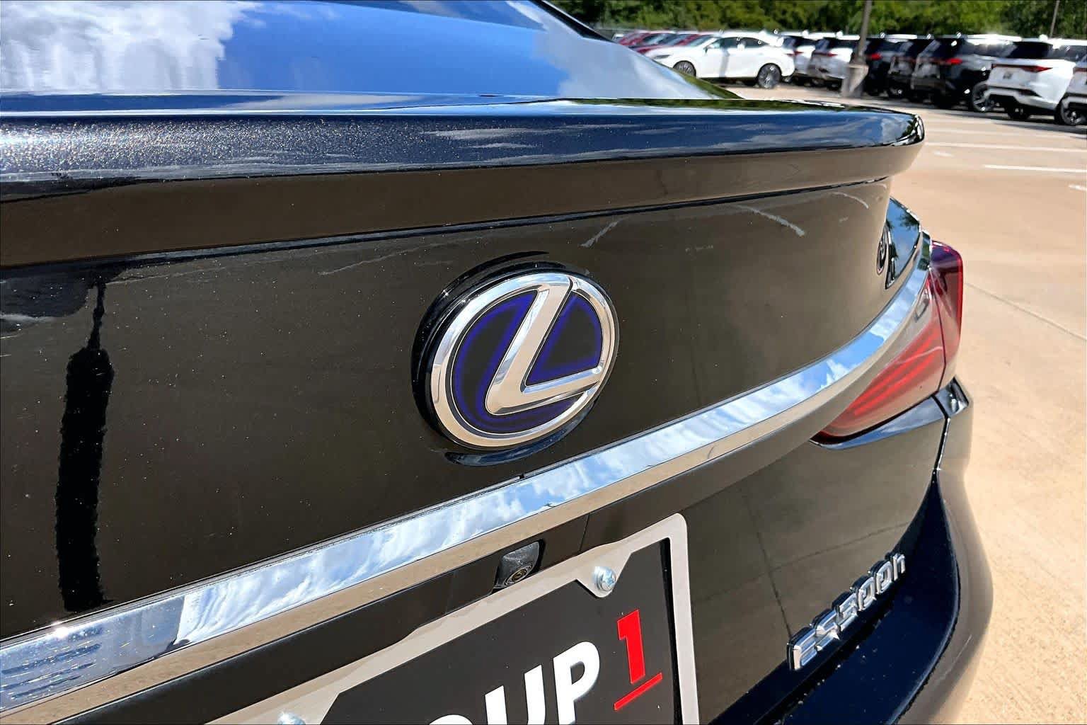 Used 2021 Lexus ES 300h Ultra Luxury w/ Accessory Package 2 FWD image 31